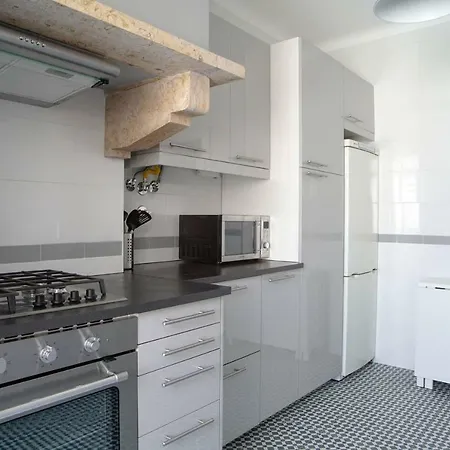 Spacious 2 Bedroom In Belem Апартаменти